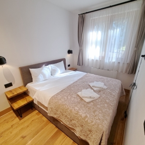 Lux Apartmani 3,6,9 u Casa di legno