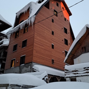 Lux Apartmani 2,5,8,11 u Casa di legno