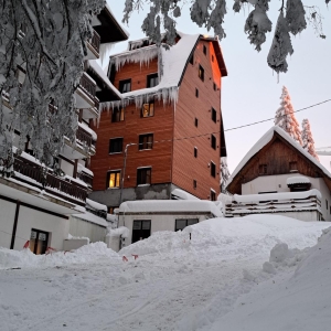 Lux Apartmani 2,5,8,11 u Casa di legno